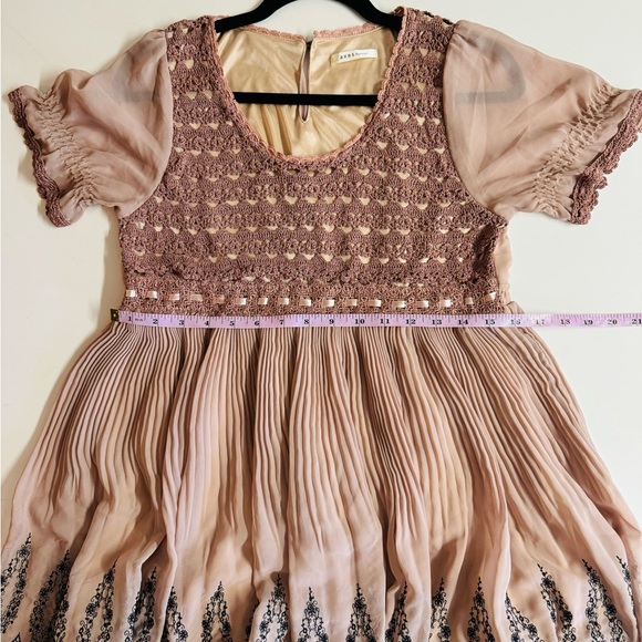 Axes Femme-Pink Crochet and embroidered babydoll mini dress with lace trim.M - Picture 7 of 12